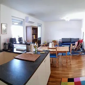  Apartment Family-friendly Flat With Balcony